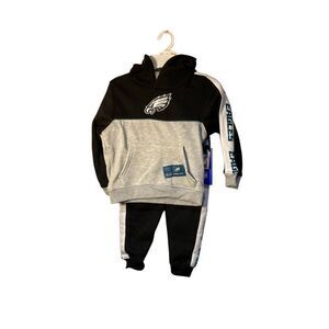NWT, NFL team apparel boys, Philadelphia Eagles two-piece sweatsuit size 4